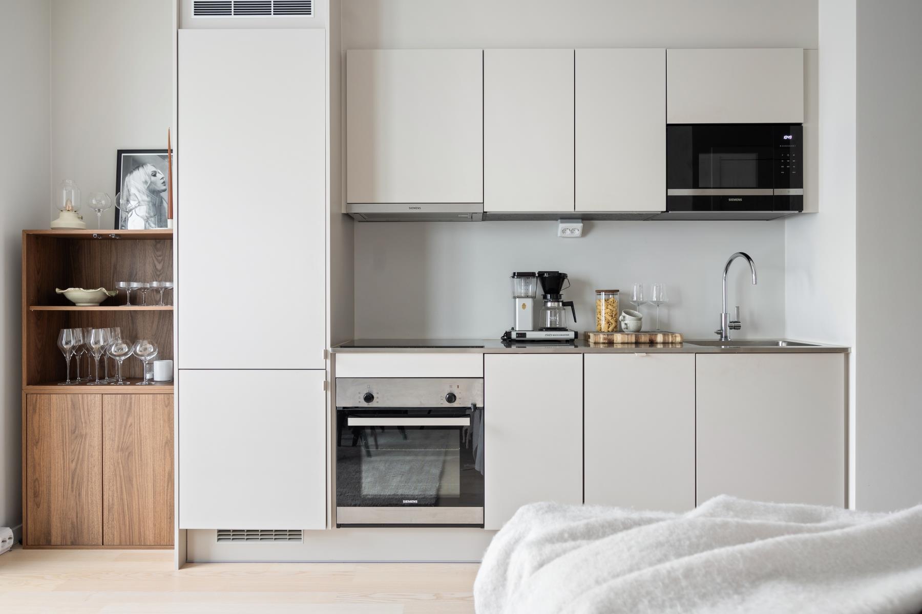 – Juridisk person godkänns -Stor balkong -Gym & bastu i huset -Nära pendeltåg